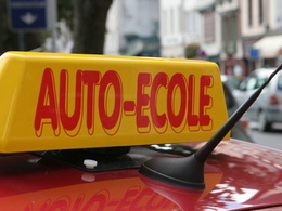 Auto-écoles: la loi Macron considérée comme une déclaration de guerre