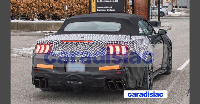 Chez Ford, en plus des Mustang Dark Horse et Mustang GTD, on prépare une Mustang GT500 qui existera en coupé et cabriolet.