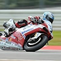 Superbike - Nürburgring Q.2: Carlos Checa prend les commandes et BMW prend l'eau