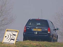 Flashé à huit reprises en 23 minutes sur l'A86