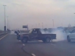 Fini de rire : les cascadeurs de l'autoroute de Dubaï ont été arrêtés