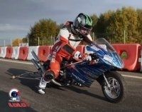Reportage by Lolo Cochet : Mercedes CLS 63 AMG VS dragster scooter