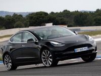 Tesla Model 3: on l'a mise sur circuit! (reportage vidéo)