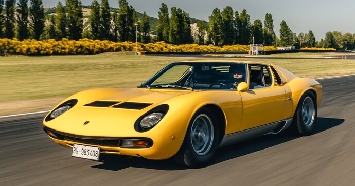 Lamborghini Miura SV : au volant d’un mythe roulant à 2,8 millions d’euros !