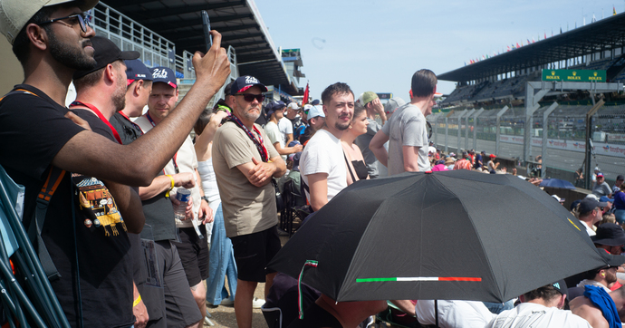 Pourquoi tant de gens se sont déplacés pour assister aux 24 heures du Mans ?