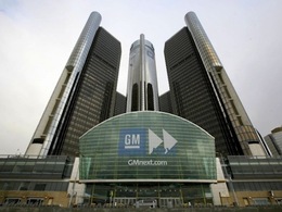 Une voiture s’encastre dans le QG de General Motors