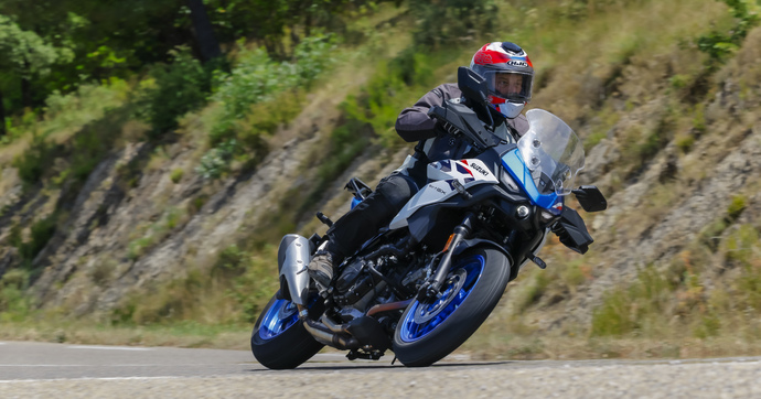 Suzuki SV7-GX : que vaut le nouveau trail routier de Suzuki ?