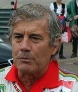 Les stars des Grand prix à Paris : Giacomo Agostini vous donne rendez-vous pour une séance d’autographes.
