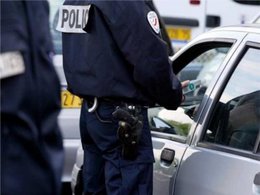 Un jeune conducteur avale le résultat de son éthylotest