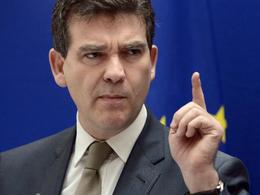 Arnaud Montebourg : "PSA restera une entreprise française"