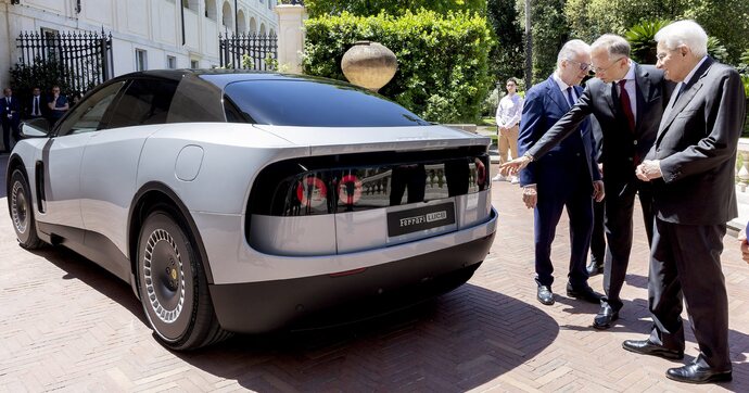 « Même si Ferrari m'oblige à l'acheter, ça vaut le coup » : y aura-t-il du chantage aux clients sur la Luce électrique ?