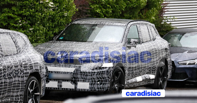 Toujours plus de puissance pour les SUV électriques de BMW. La marque munichoise prépare le BMW iX5 M qui devrait développer jusqu’à 700 ch.