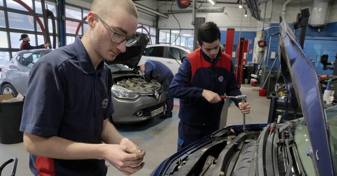 Pour quelles raisons les garagistes sont-ils submergés avant les départs en vacances ?