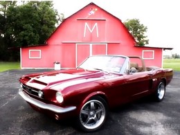 Vidéo : 820 chevaux dans une Mustang cabriolet de 1965