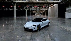 La Porsche Taycan Turbo S devient l'auto la plus rapide à l'intérieur d'un bâtiment