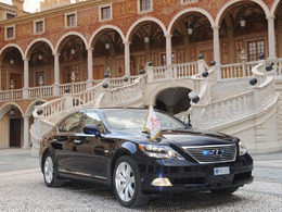Lexus fournisseur officiel du mariage du Prince Albert II de Monaco