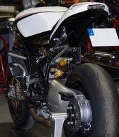 Les dessous de la Ducati 1098 Oté’a: entre chassis et pistons.