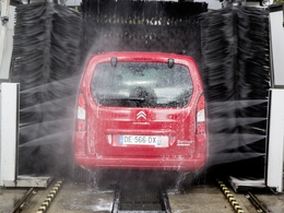 Laver sa voiture : le lavage automatique