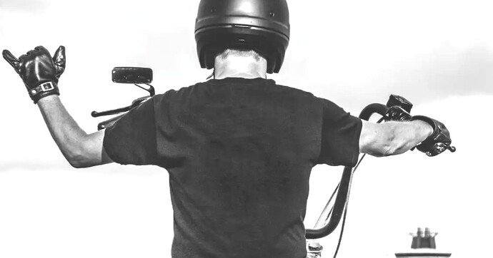 Pourquoi la chaleur et l’humidité transforment votre sortie moto en véritable calvaire (et comment l’anticiper)