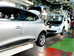 Renault augmente la cadence à Flins
