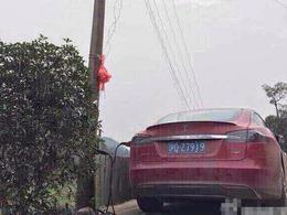 Insolite: en Chine certains rechargent leur Tesla comme ça