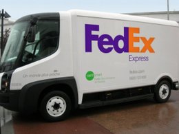Des nouveaux camions de livraison électriques circulent à Paris