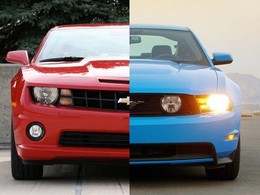 La Ford Mustang repasse devant la Chevrolet Camaro