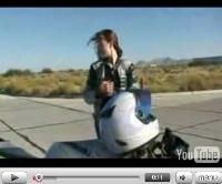 Vidéo moto : Une Stunteuse de 18 ans