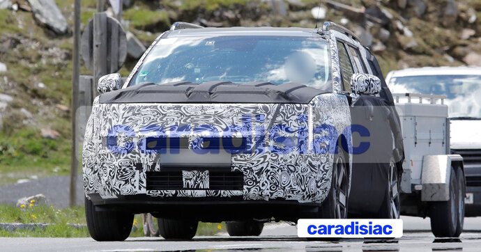 La marque coréenne Hyundai prépare un restylage de son grand SUV Hyundai Santa Fe. Ce lifting de mi-carrière devrait être conséquent !