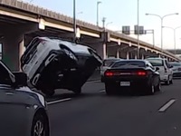 Il renverse son CR-V sur l'arrière d'une Challenger