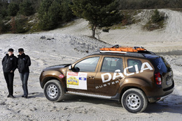 Deux Dacia Duster sur le Rallye des Gazelles