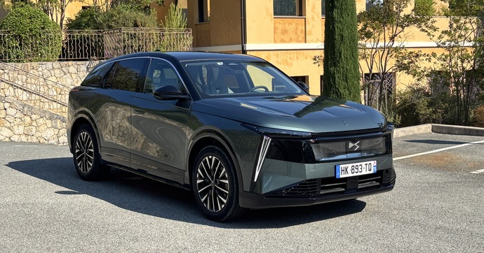 DS N°7 hybrid 145 : le SUV premium avec un moteur de citadine est-il une bonne affaire ?