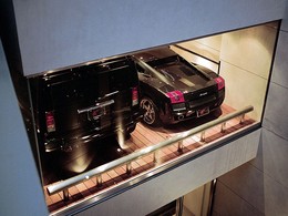 Découvrez l'incroyable garage de Nigo