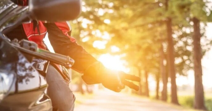 Canicule : faut-il encore porter une veste et des gants de moto en été ? La réponse est sans appel