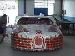 Des étudiants chinois fabriquent une Bugatti Veyron à partir de paquets de cigarettes vides