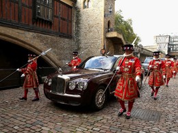 Insolite: reine d'Angleterre cherche chauffeur