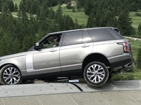 Range Rover P400e hybride: mi ballerine, mi poids-lourd - Vidéo en direct du salon de Val d'Isère 2019