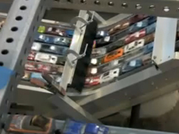 (Minuit chicanes) Les 1200 miniatures de l'artiste Chris Burden