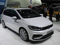 Volkswagen Touran : le renouveau - Vidéo en direct du salon de Genève 2015