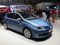 Toyota Auris restylée : pas que l'hybride – Vidéo en direct du salon de Genève 2015