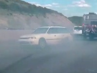 Il part en 360 sur l'autoroute sans se crasher