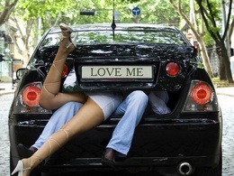 Sondage : 75% des automobilistes disent avoir déjà fait l'amour en voiture