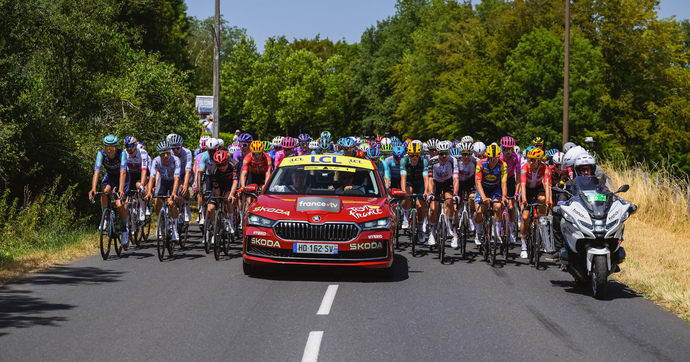 Sueur froide à 80 km/h : Caradisiac a suivi la formation des pilotes du Tour de France