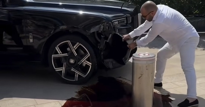 A Monaco, un conducteur imprudent empale son SUV Rolls-Royce puis inonde le sol d’huile