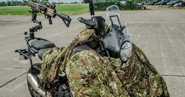 Inspirée de la guerre en Ukraine, la France développe une moto de combat ultra-agile