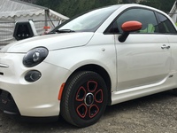 Fiat 500e, un petit parfum de Californie dans les Alpes - Vidéo en direct du Salon de Val d'Isère