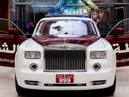 La police d'Abu Dhabi s'offre une Rolls-Royce Phantom !