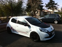 Offrez-vous une Clio R26-R de 300 chevaux !