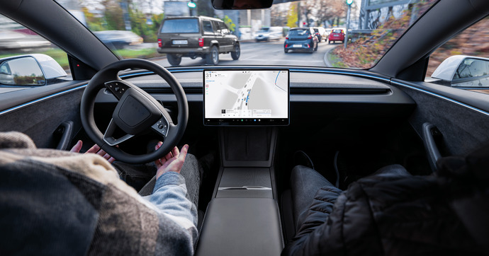 Pourquoi la France refuse pour l’instant d’autoriser la conduite autonome de Tesla