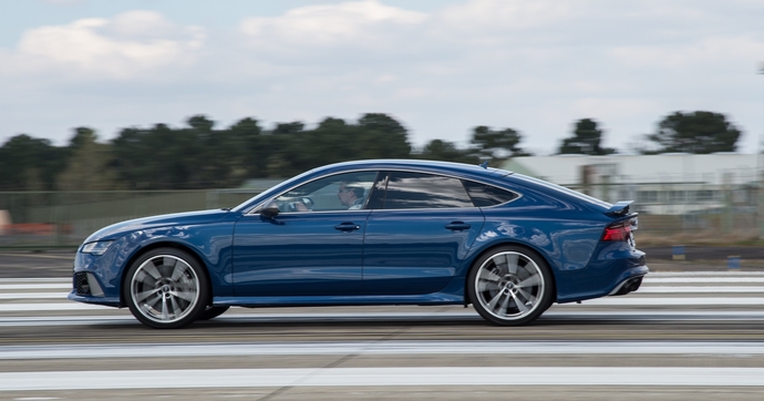 306 km/h en Audi RS7: comme un avion sans aile